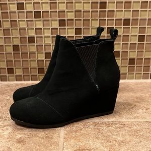 Toms booties. Black suede. Women’s size 7. Excellent used condition.